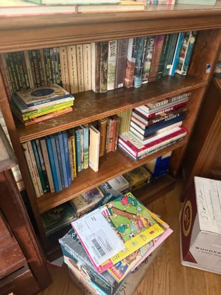 Dark brown wood veneer 3-shelf bookcase