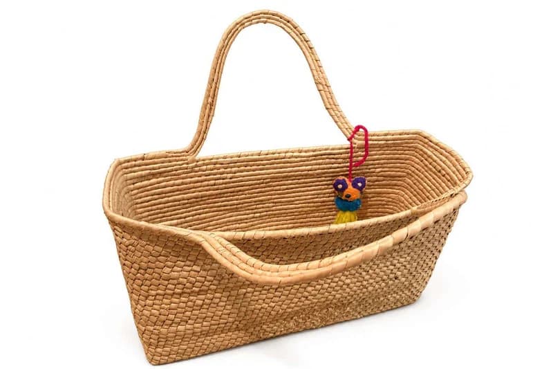 Woven natural fiber market basket with handle